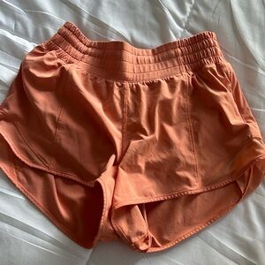 Lululemon 2.5 high rise hotty hots